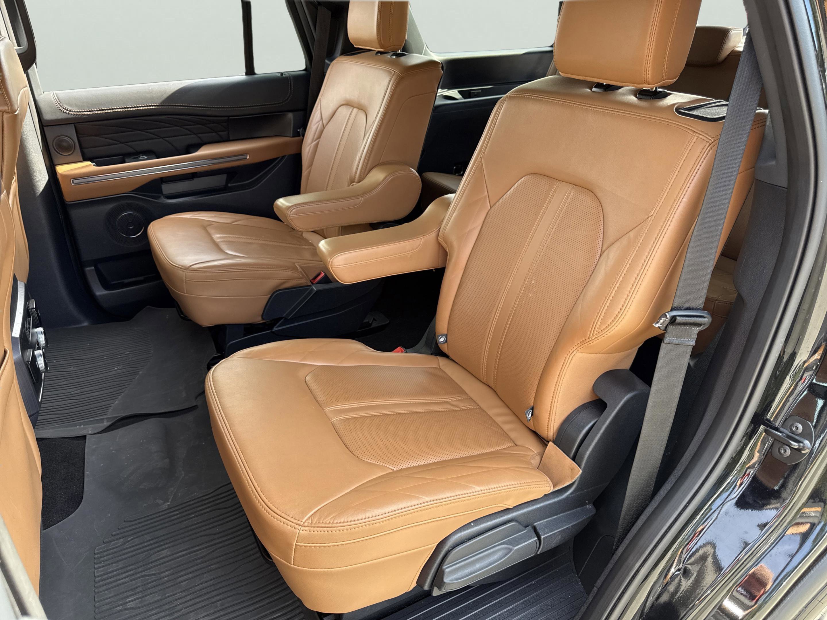 Used 2022 Black Metallic Ford Platinum image 30
