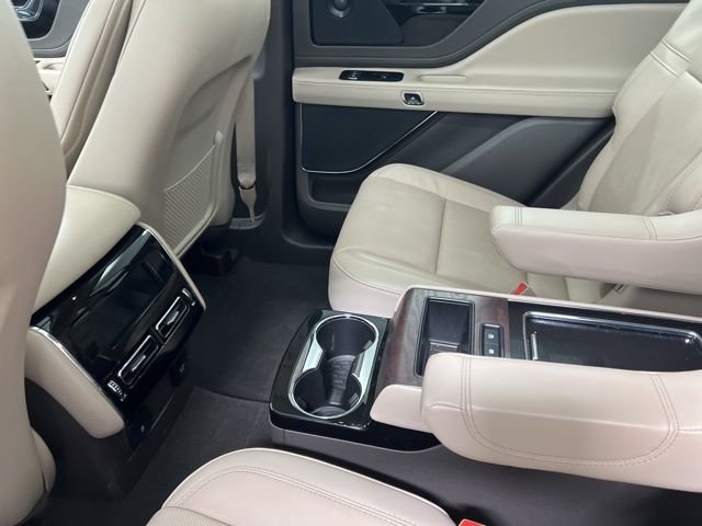Used 2023 White Lincoln Reserve image 14