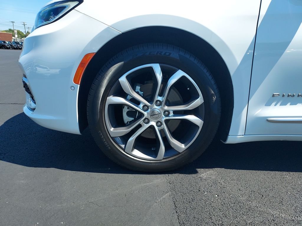 Used 2024 White Chrysler Pinnacle image 10
