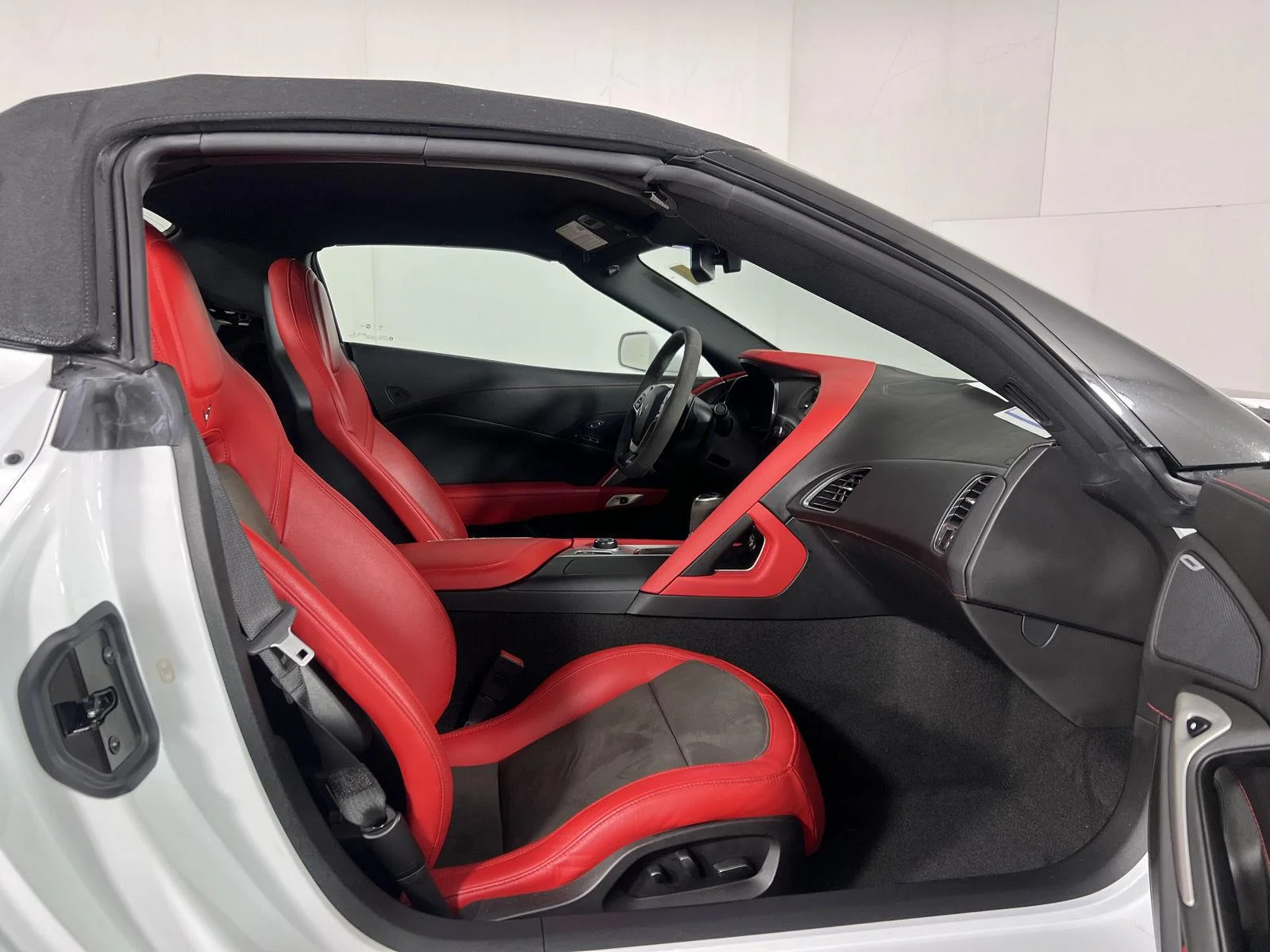 Used 2019 ARCTIC WHITE Chevrolet Grand Sport 2LT image 5