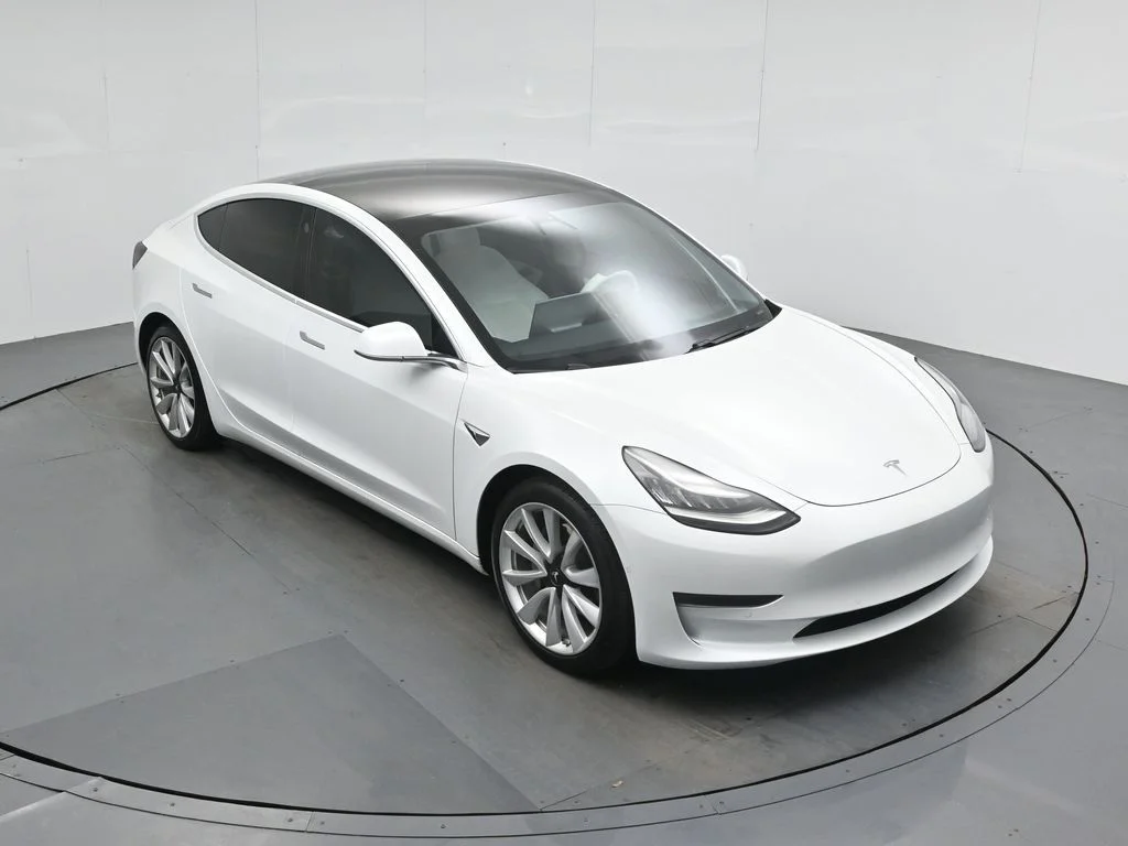 Used 2020  Tesla Standard Range Plus image 33