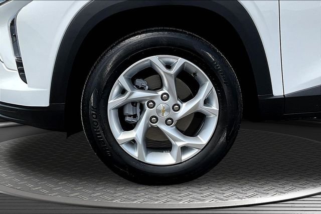 Used 2026 White Chevrolet LS image 32