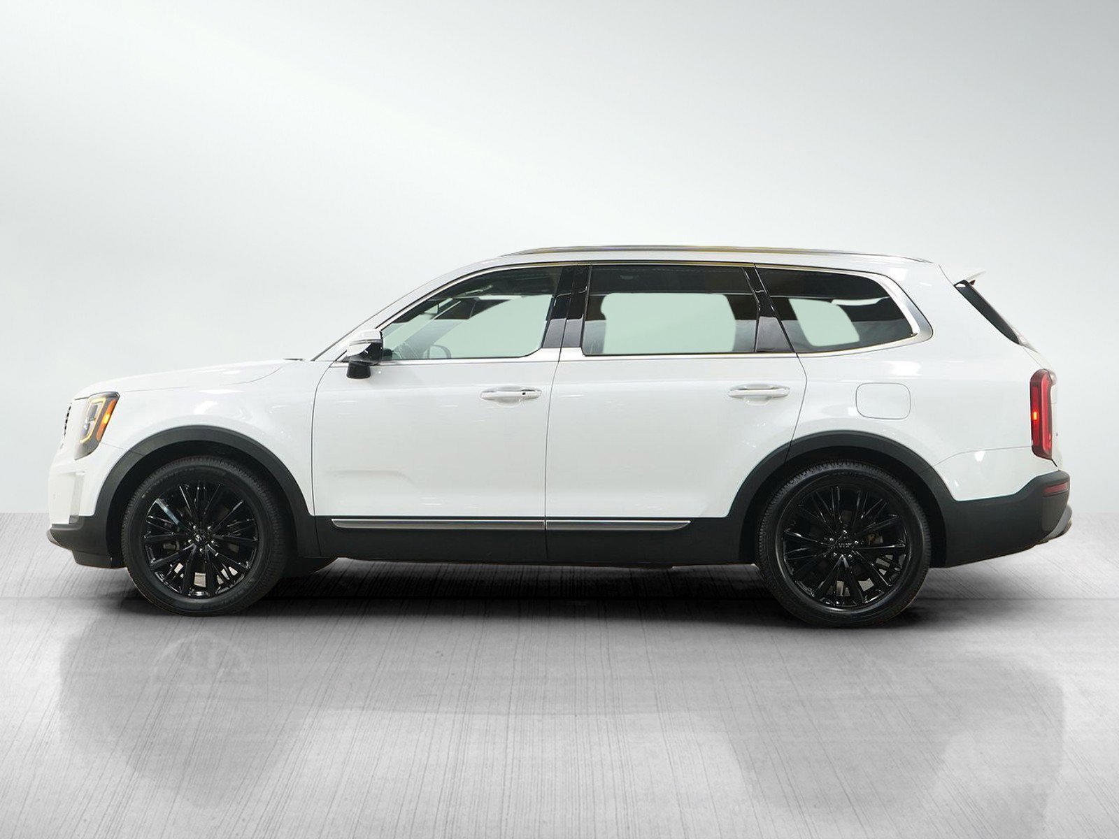 Used 2020 Kia Telluride SX with VIN 5XYP5DHCXLG039246 for sale in Burnsville, Minnesota