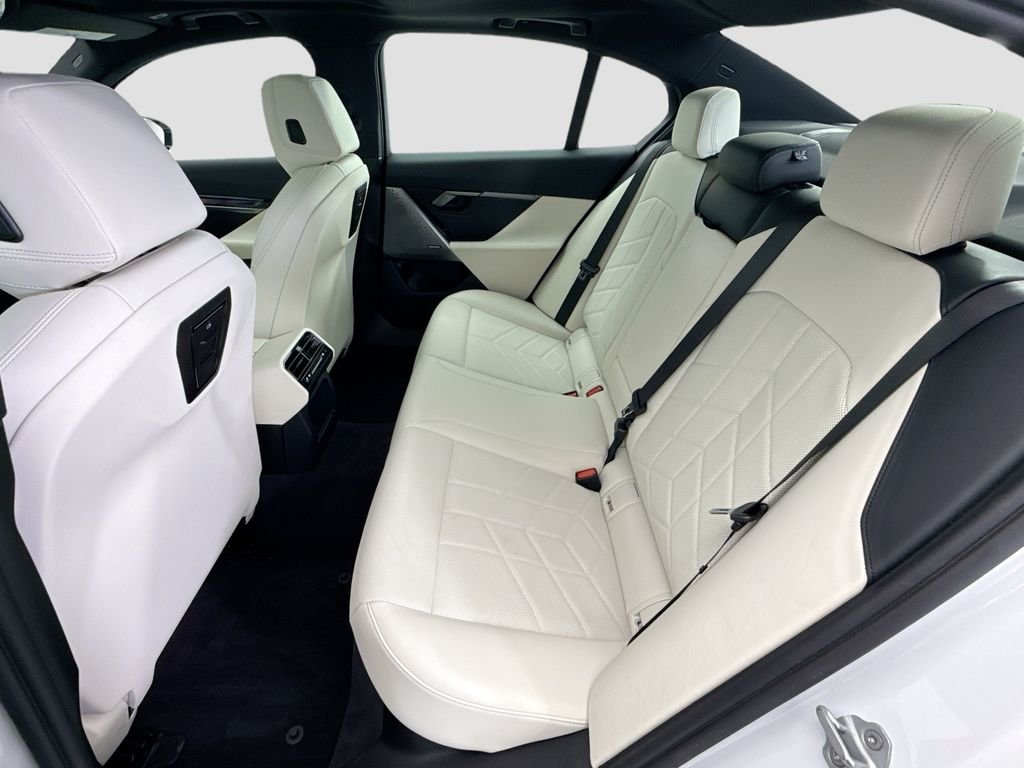 2026 BMW i5 40 - Photo 20