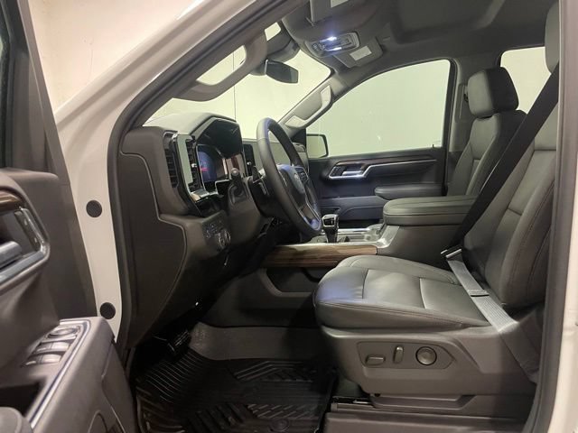 Used 2026 Summit White Chevrolet LT image 20