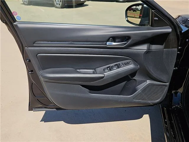 Used 2025 Super Black Nissan SV image 11