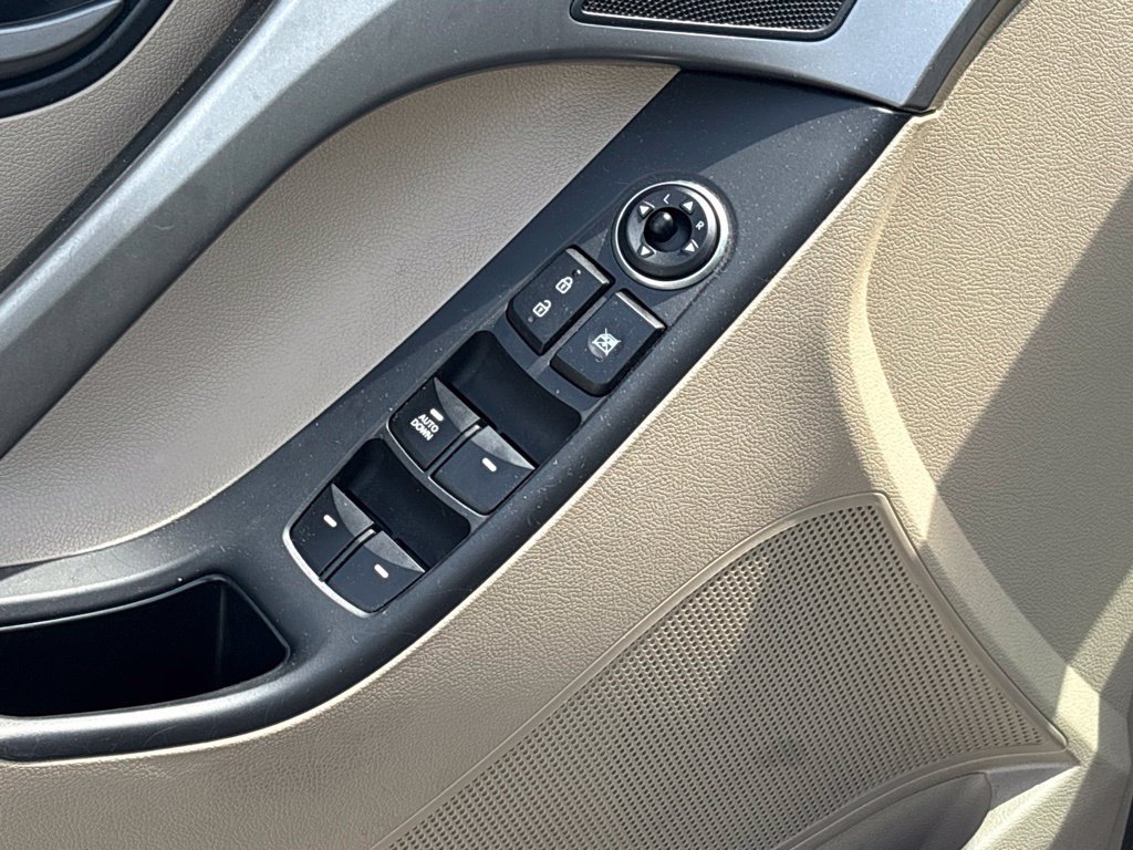 Used 2016 Brown Hyundai SE image 11