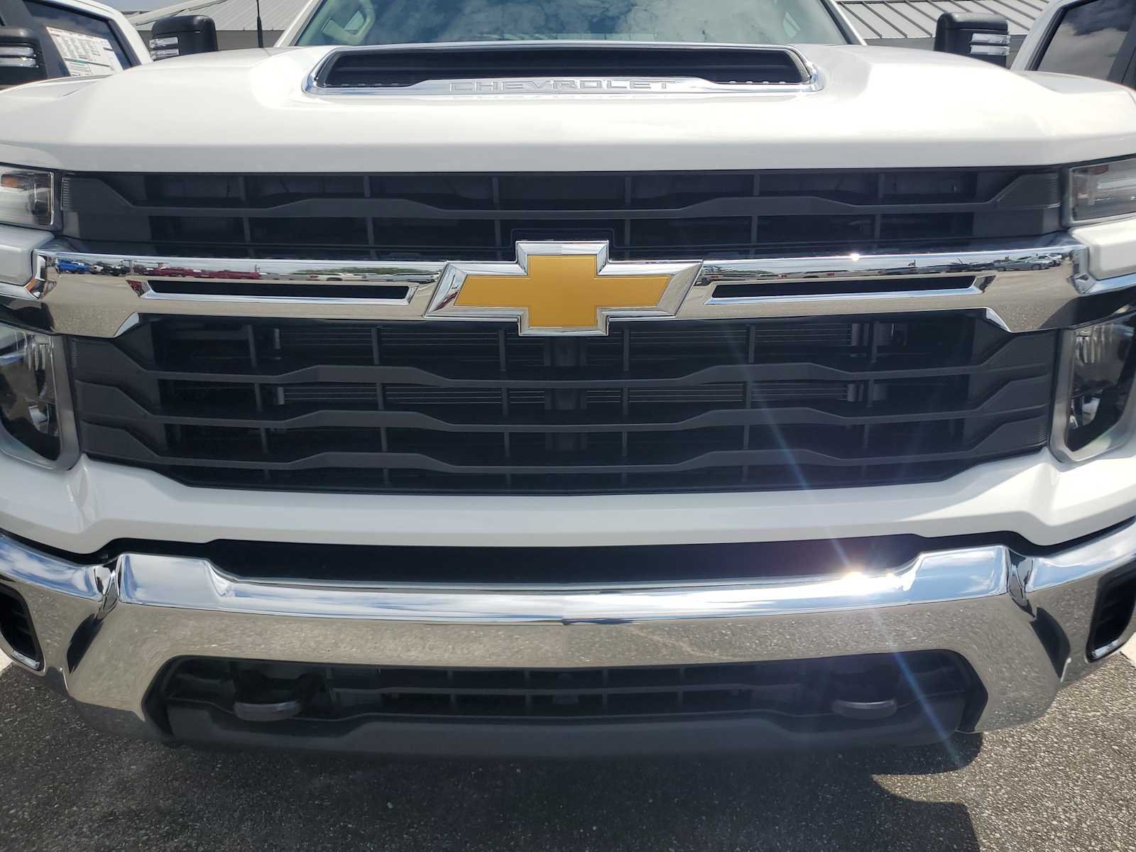New 2026 Summit White Chevrolet LT image 9