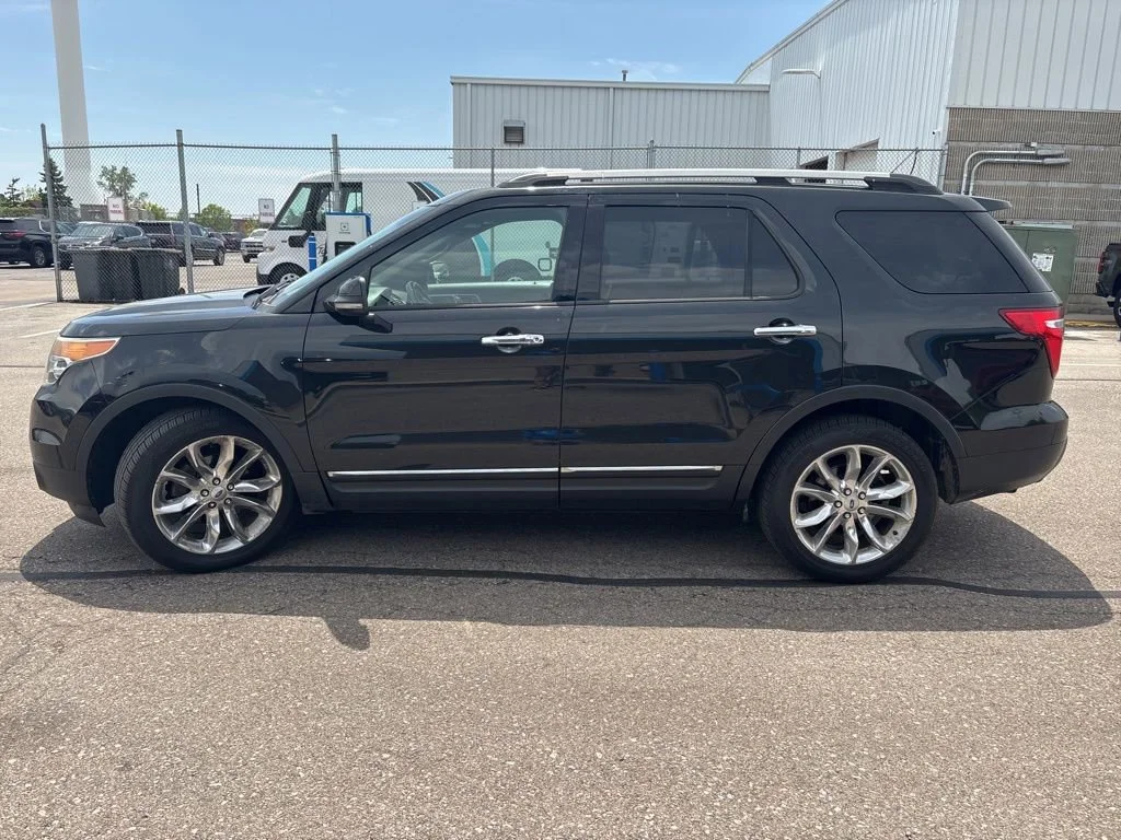 Used 2013 Black Ford Limited image 5