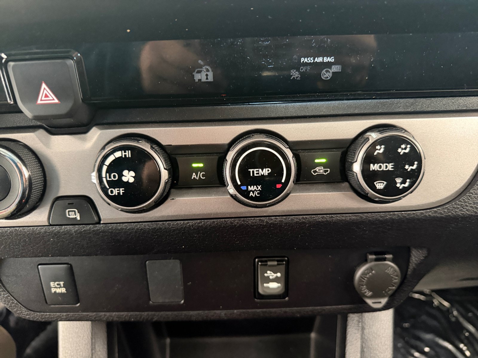 Used 2018 Midnight Black Metallic Toyota SR image 20