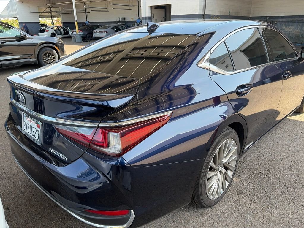 Used 2021 Blue Lexus 300h Luxury image 18