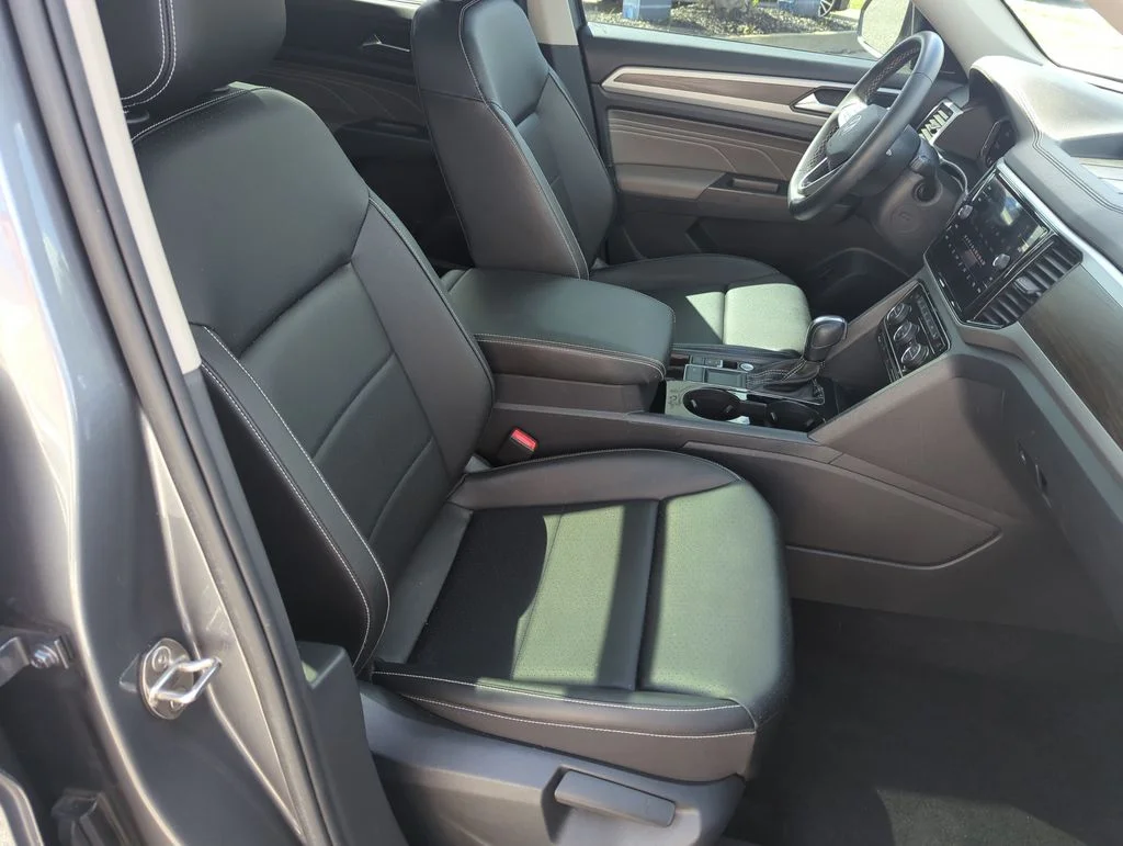 Used 2023 Gray Volkswagen 3.6L V6 SE w/Technology image 40