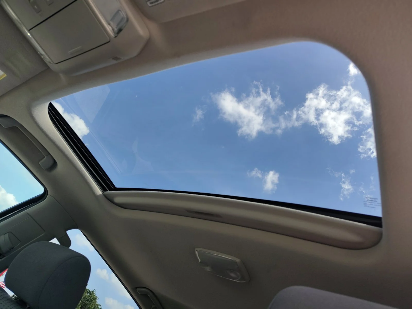 Used 2013 Super White Toyota Grade image 18