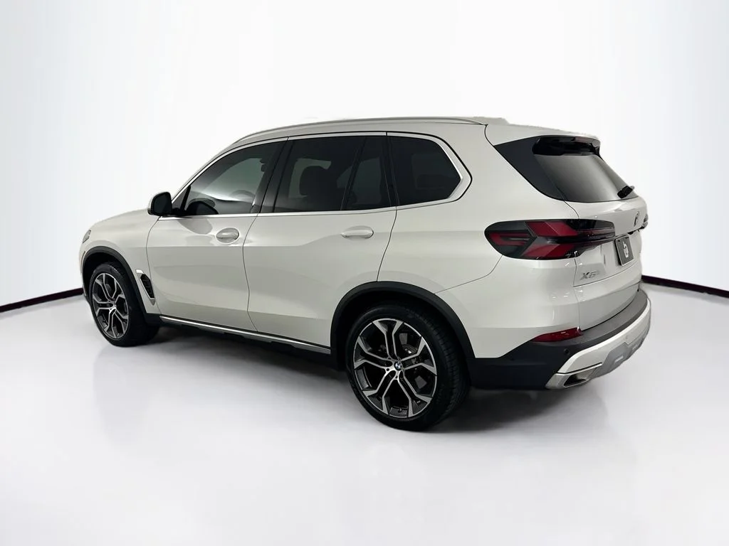 Used 2025 White BMW sDrive40i image 7