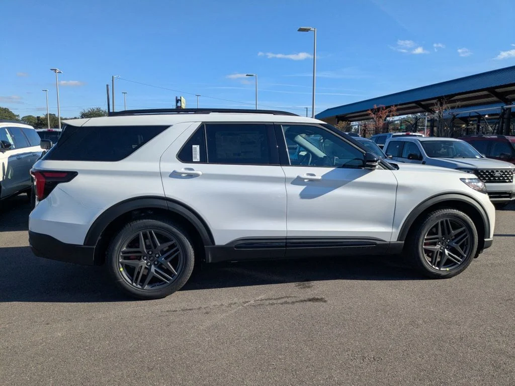 New 2026 Star White Metallic Tri-Coat Ford ST image 3