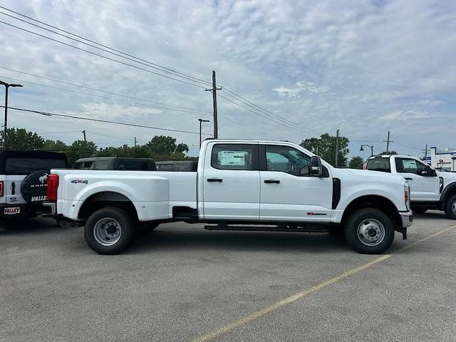 New 2027 Oxford White Ford F-350® XL image 8