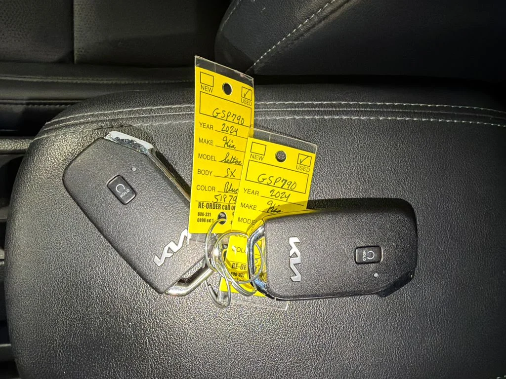 Used 2024 Pluton Blue/Black Roof Kia SX image 39