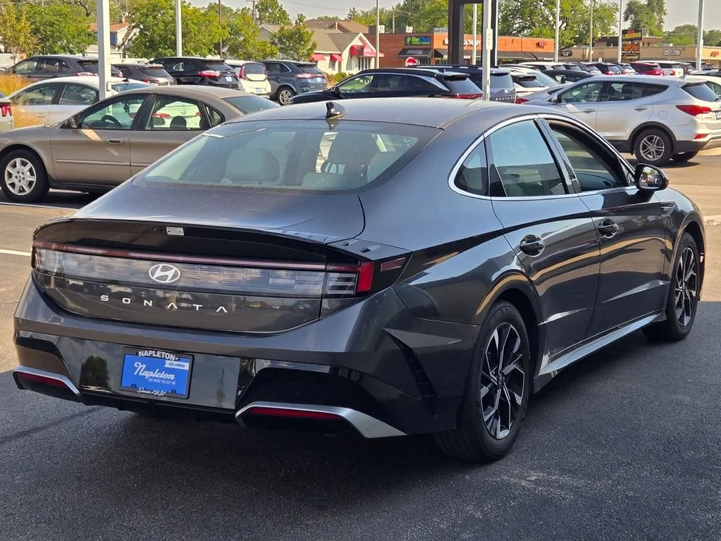 Used 2025 Gray Hyundai SEL image 11