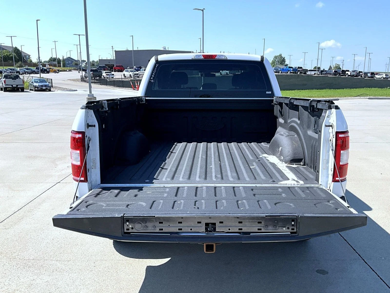 Used 2018 White Ford XL image 23