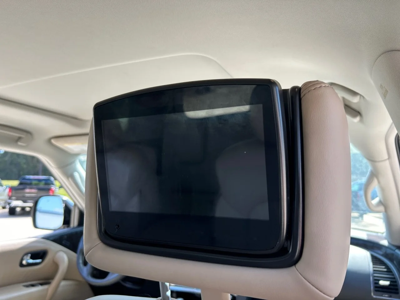 Used 2023 White Nissan Platinum image 24