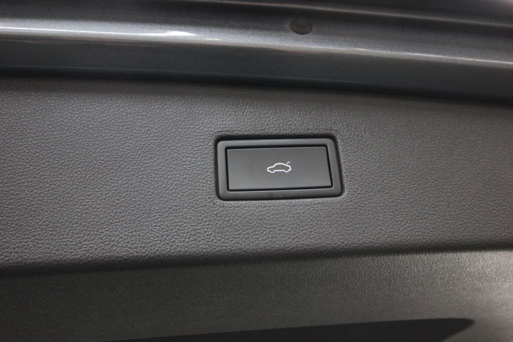 Used 2024 Gray Volkswagen 2.0T SE image 7