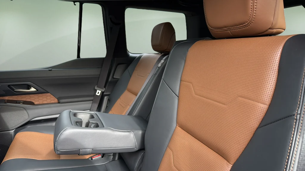 Certified Used 2024  Lexus 550 Luxury+ image 14
