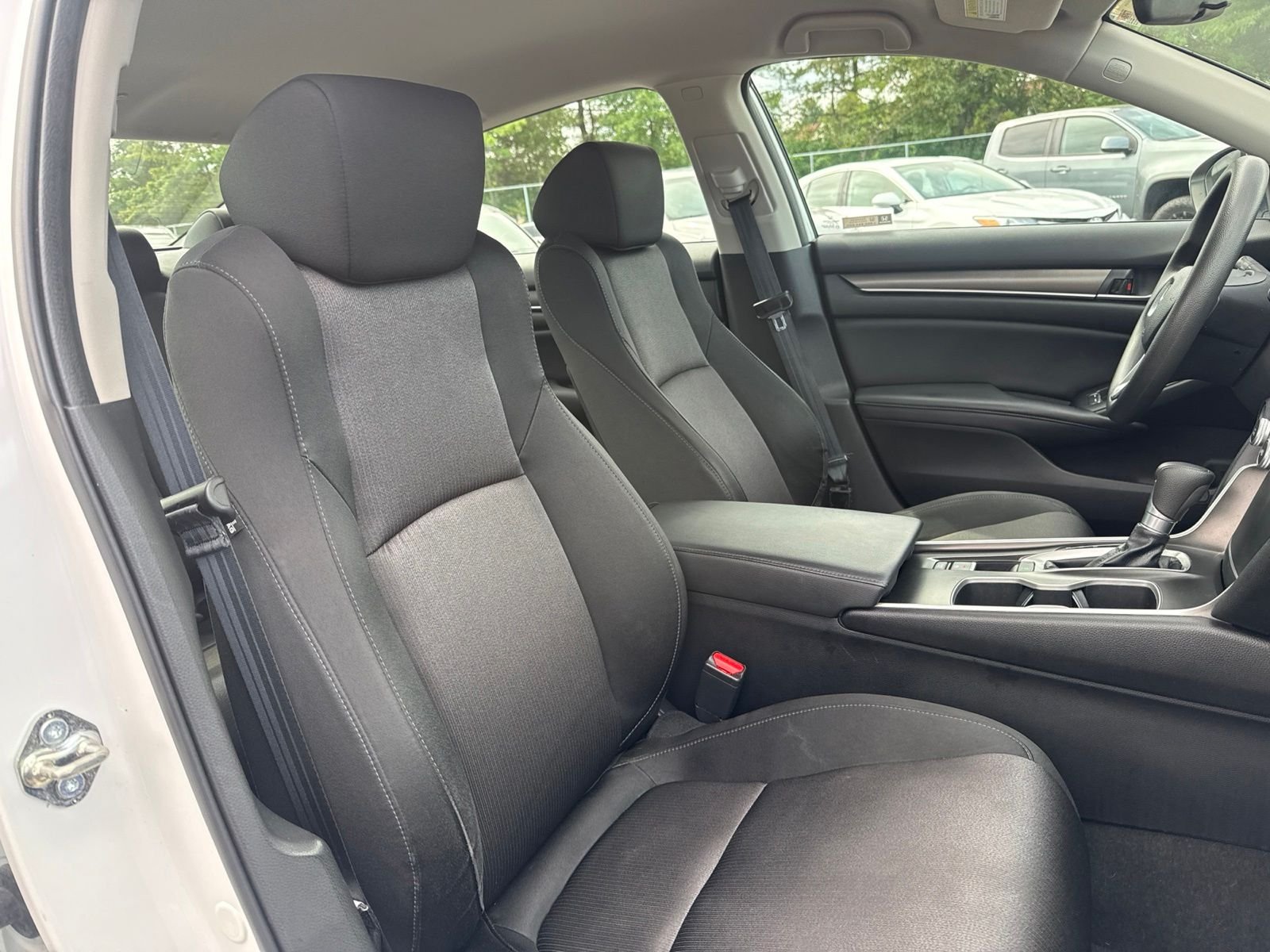 Used 2018 White Honda LX image 14