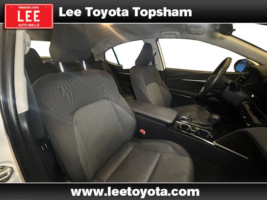 Used 2025 Ice Toyota LE image 15