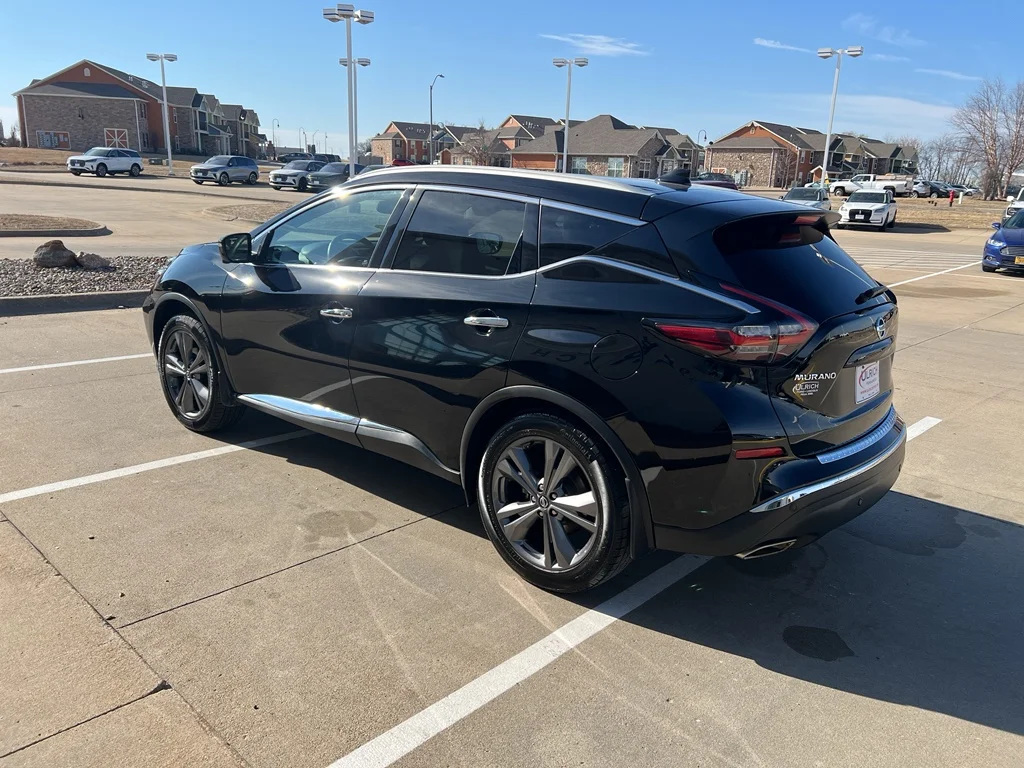 Used 2020 Super Black Metallic Nissan Platinum image 6