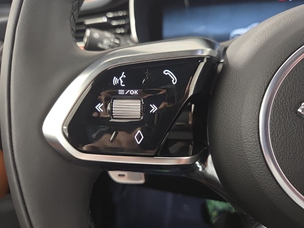 2026 Jaguar F-Pace R-Dynamic S - Photo 11