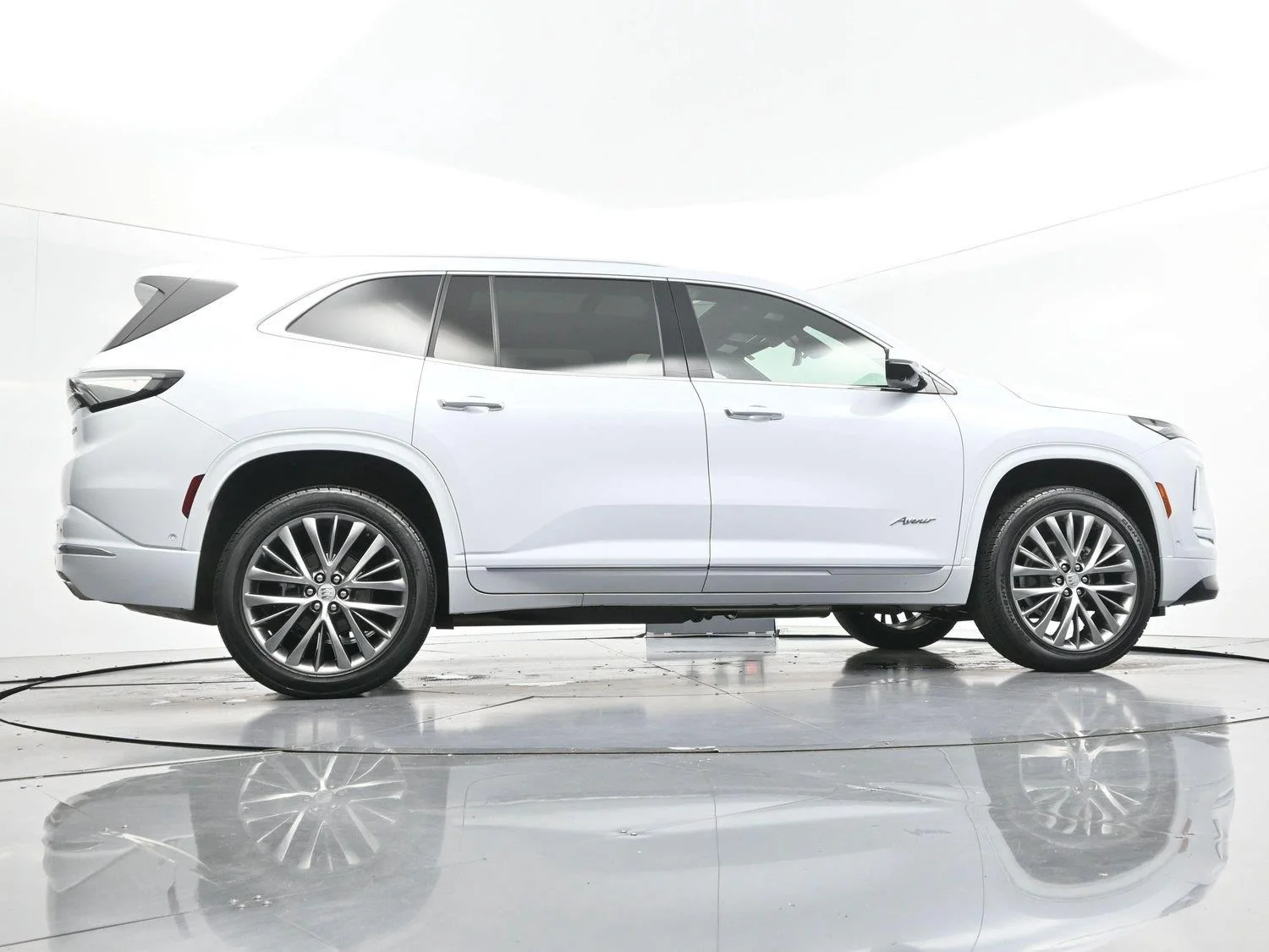 Used 2026 Iridescent White Tricoat Buick Avenir image 57