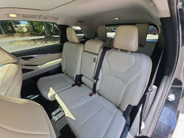 Used 2022 Black INFINITI LUXE image 23