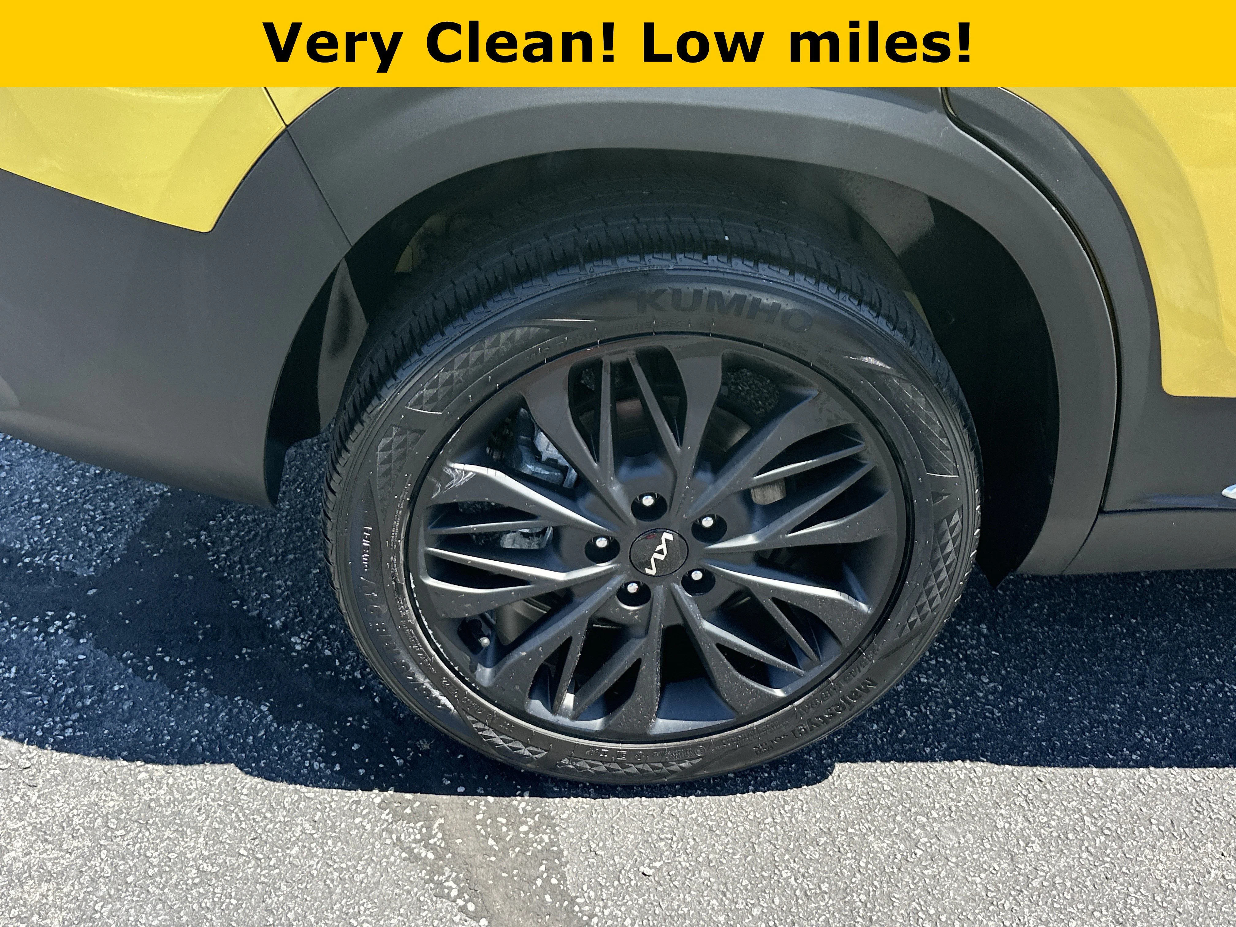 Used 2023 Starbright Yellow/Black Roof Kia Nightfall image 19