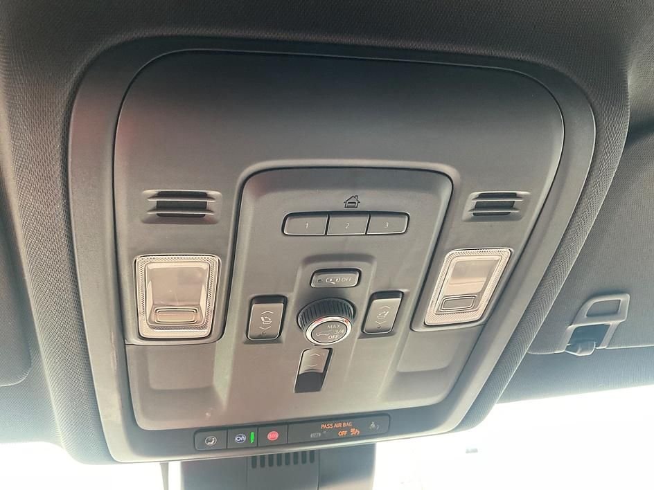 Used 2023 Beige Chevrolet High Country image 25