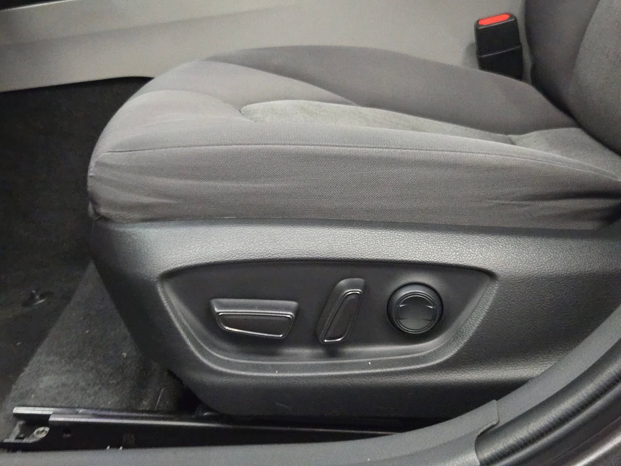 Used 2022 PREDAWN GRAY MI Toyota LE image 23