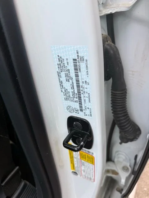 Used 2024 Oxford White Ford XLT image 2