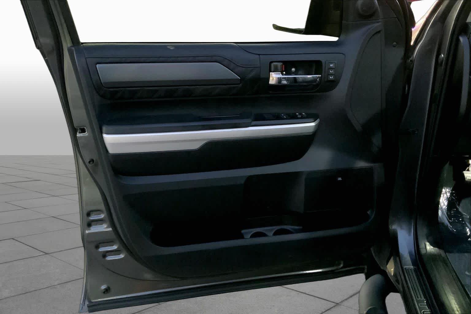 Used 2015 Magnetic Gray Metallic Toyota Platinum image 18