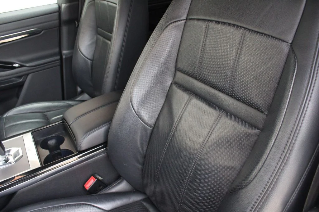 Used 2020 White Land Rover SE image 5