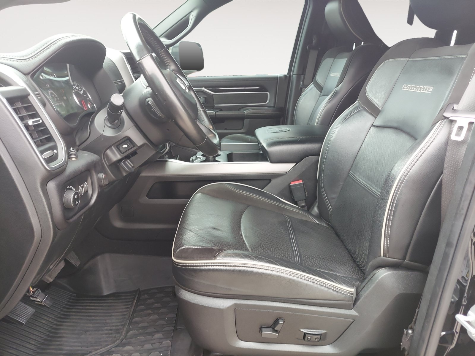 Used 2021 Diamond Black Crystal Pearlcoat Ram Laramie image 23