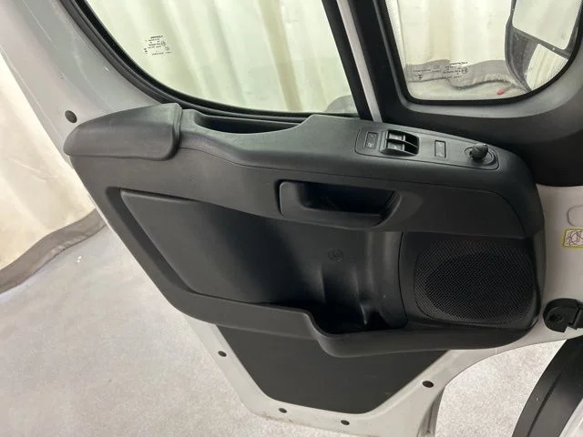 Used 2025 White Ram Base image 21
