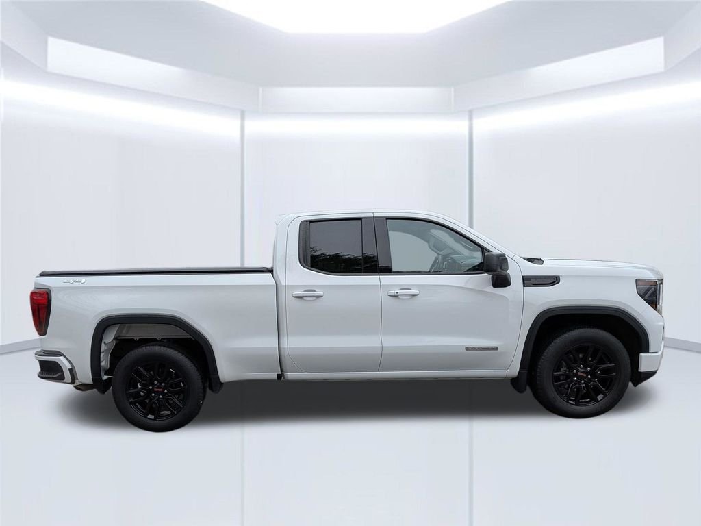 Used 2023 White GMC Elevation image 7