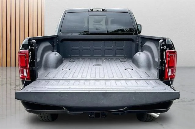 New 2026 Diamond Black Crystal Pearl-Coat Exterior Paint RAM LARAMIE image 26