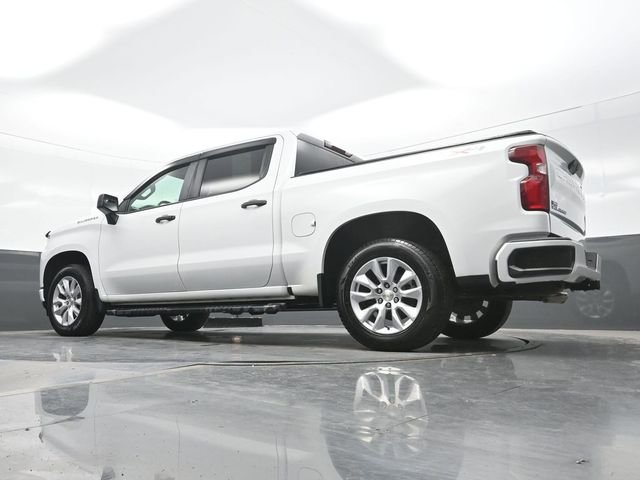 Used 2021 White Chevrolet Custom image 19