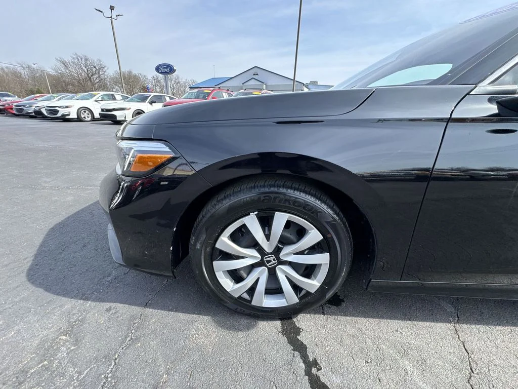 Used 2025 Black Honda LX image 10