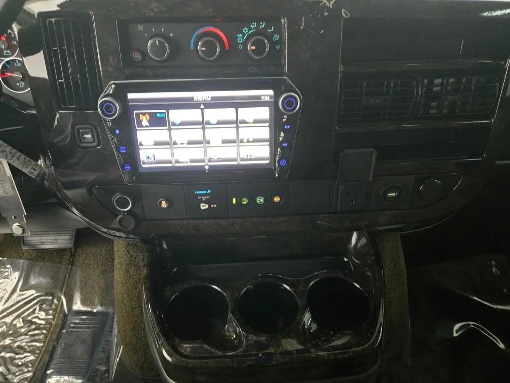 Used 2023 Special Exterior Color GMC Work Van image 22