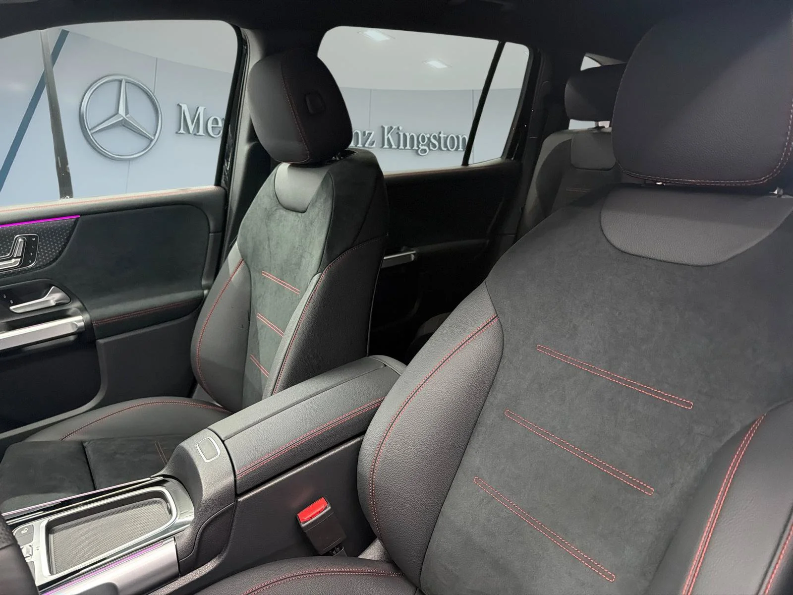 Used 2026 Black Mercedes-Benz GLB 250 image 11