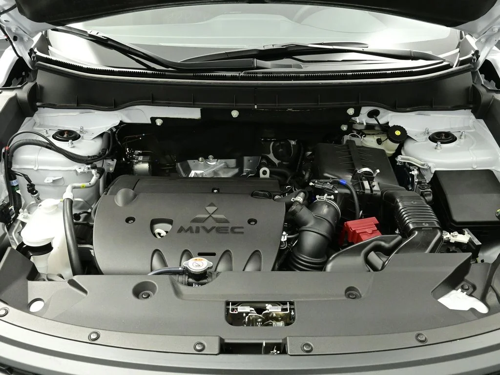 New 2026 White Diamond Mitsubishi Trail Edition image 21