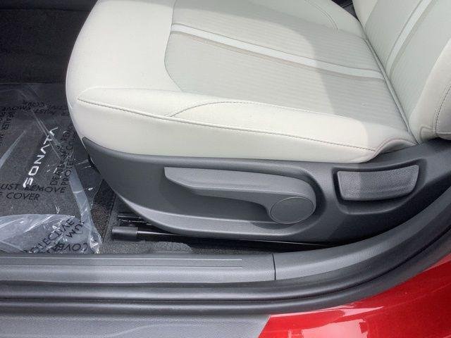 2025 Hyundai Sonata SE - Photo 18