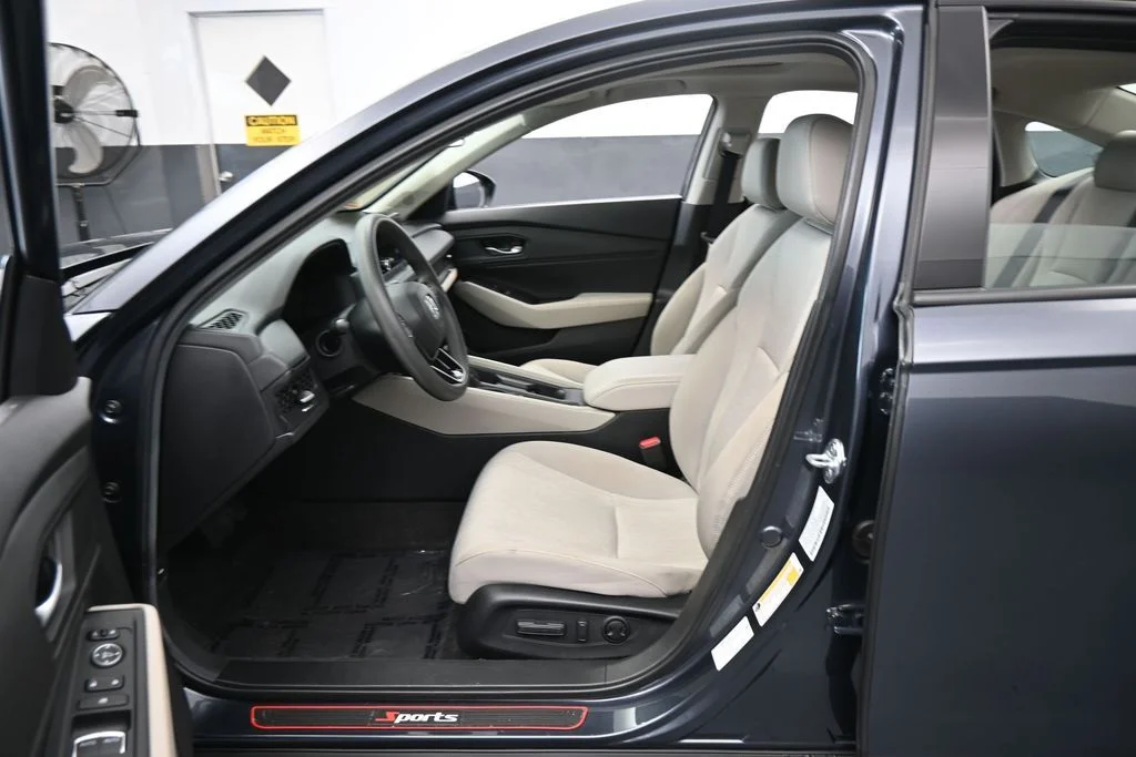 Used 2025 Gray Honda SE image 10