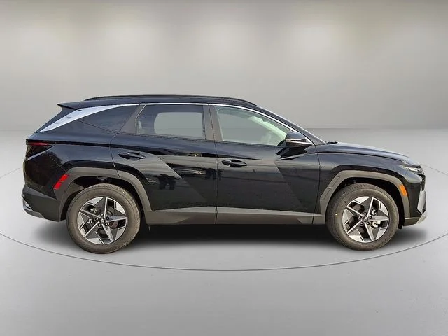 New 2025 Black Hyundai SEL Convenience image 8